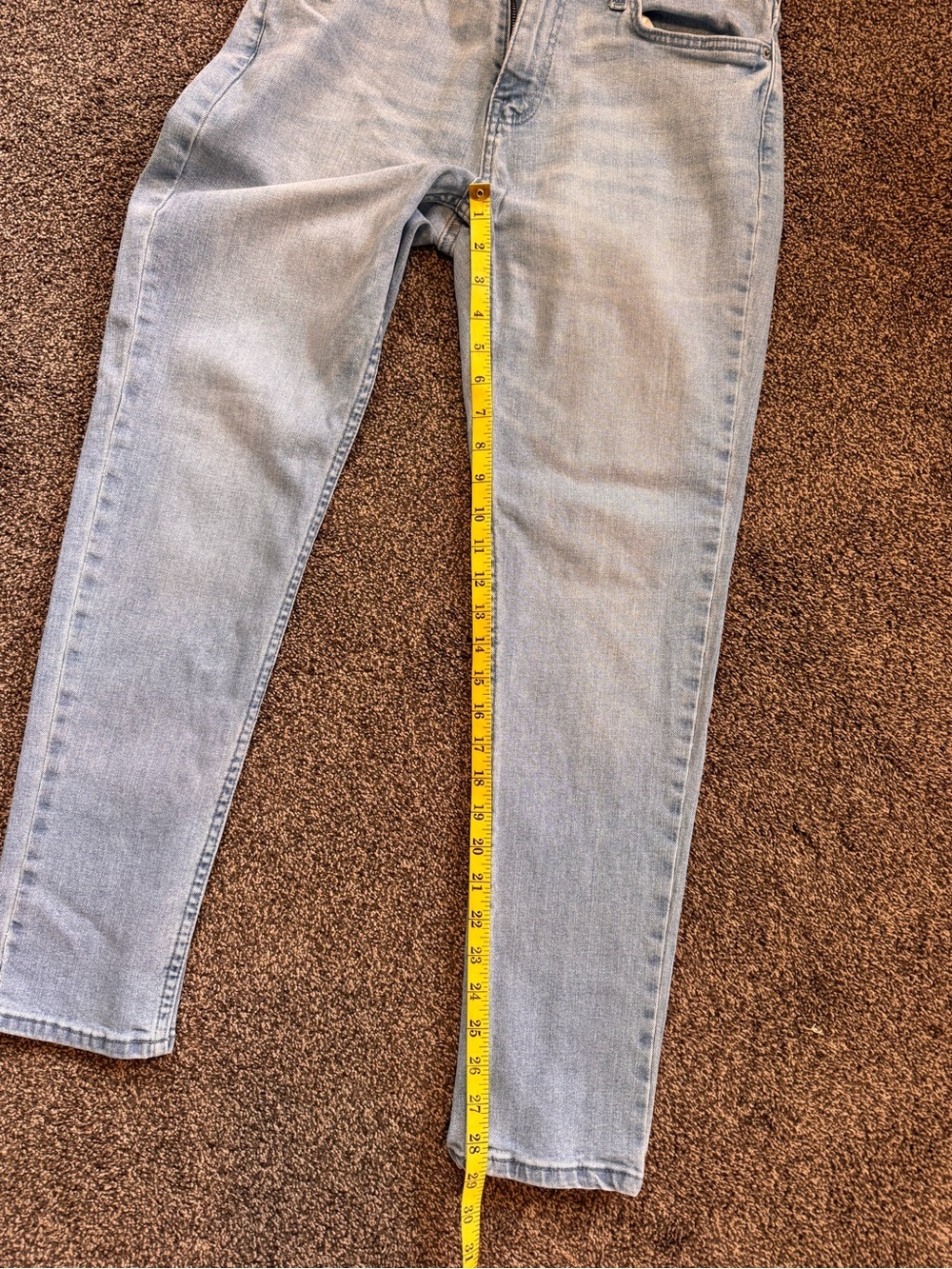 Light Wash Men’s Hollister Taper Jeans Sz 30x30 but see pics for measurements - Picture 8 of 9